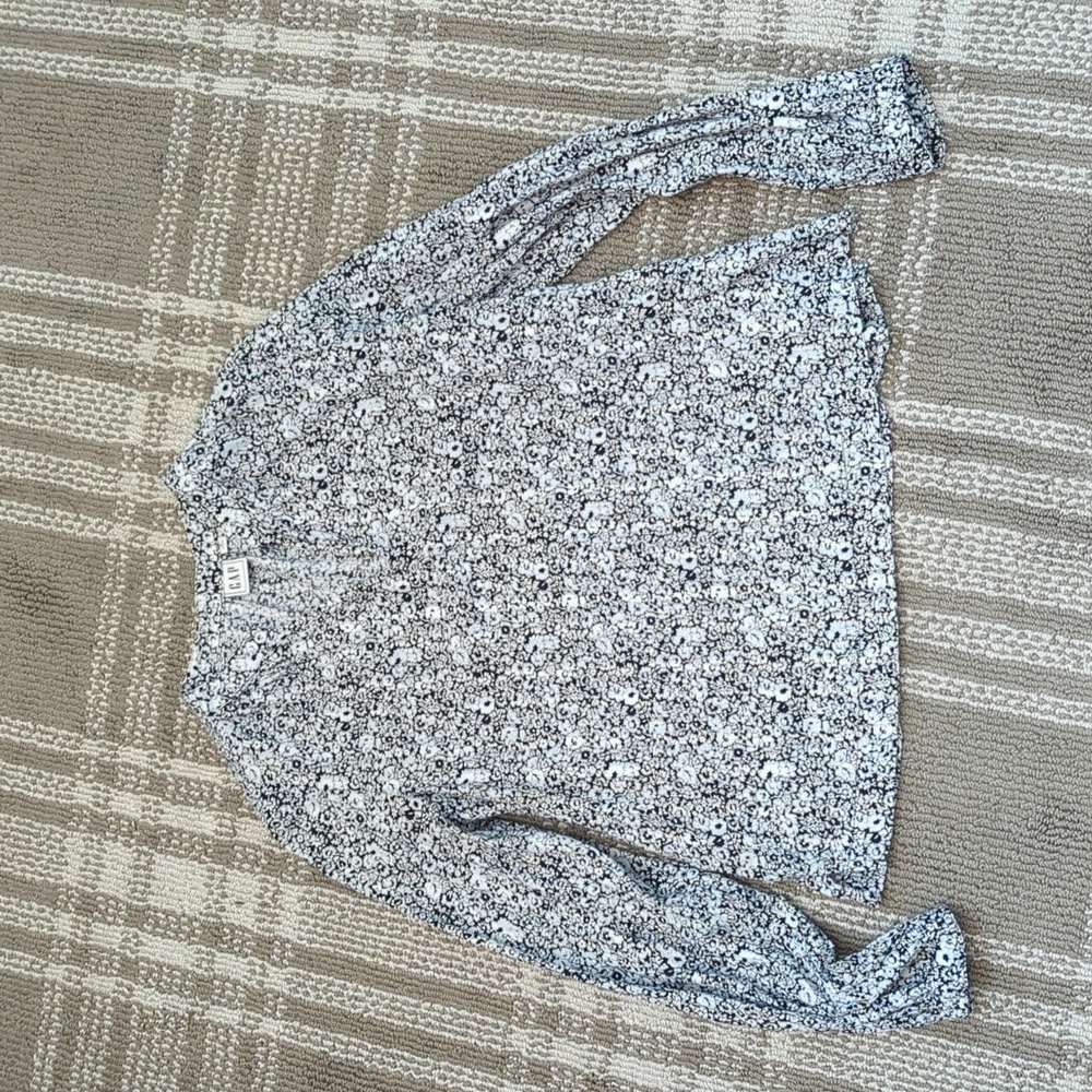 GAP blouse size small